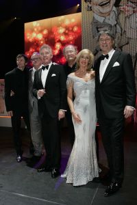 11-02-2006 SHOWBIZZ; PREMIERE ANDRE VAN DUIN SHOW 2006 IN DE RAI AMSTERDAM.
Het bleek na deze premiere dat iedereen van Andre van Duin houdt. Van de oude Kraaij tot de stand up comedian Najib Ahmali, en van Natasja Froger tot Ruud en Estelle Gullit hebben op deze premiere tranen weggepinkt van het lachen en van de ontroering. Andre van Duin_ Ron Brandsteder en Joke Bruijs hebben weer iets groots op de planken neergezet waar iedereen weer van kan genieten de eerst komende maanden.
foto: Albert den Iseger.