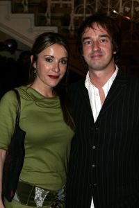 08-02-2006 SHOWBIZZ: PREMIERE ONE FLEW OVER THE CUCKOO\'S NEST TE AMSTERDAM. Vele bekenden waren gekomen voor de nieuwe productie van Joop van der Ende. Het nieuwe toneelstuk met o.a. Simone Kleinsma,Bram van der Vlugt en Victor Low. Het toneel stuk zal door geheel Nederland  in de diverse theaters te zien zijn.
foto: Albert den Iseger.