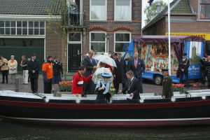 30-4-2003 KONINKLIJKHUIS: Koninginnendag in Meppel 2003.
foto: Albert den Iseger.