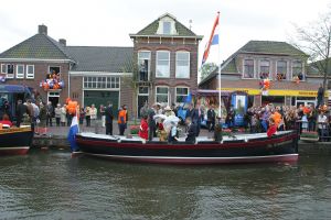 30-4-2003 KONINKLIJKHUIS: Koninginnendag in Meppel 2003.
foto: Albert den Iseger.