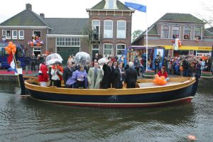30-4-2003 KONINKLIJKHUIS: Koninginnendag in Meppel 2003.
foto: Albert den Iseger.
