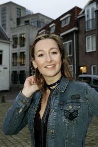 13-02-2006 SHOWBIZZ; DVD PRESENTATIE VAN SERIE SPIJKERHOEK  DE TV HIT VAN DE JAREN 80. De absolute tv hit van de jaren 80 en begin jaren 90 en de eigelijke moeder van alle Nederlandse soaps. Er is nu een dvd met 6 uur kijkplezier vanaf het Spijkerhoekpleintje te Amersfoort. Vele waren aanwezig bij de presentatie oa. Bill van Dijk, Michiel Kerbosch, Wilfred Klaver, Frank Schaafsma, Mary Lou van Steenis, Hymke de Vries, Jope Sertons en Cynthis Abma.
foto: Albert den Iseger.