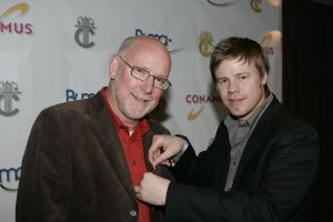 09-02-2006 SHOWBIZZ; GOUDEN EN ZILVEREN HARPEN EN EXPORTPRIJS UITGEREIKT. De Zilveren Harpen 2005 werden uitgereikt aan het hiphopduo Pete Philly en Perquisite de Limburgse Stevie Ann en de 16-jarige zanger Thomas Berge. De Gouden Harpen gingen naar Brigitte Kaandorp, Ferry Maat en Geus Meeuwis. De exportprijs ging naar Within Temptation.
foto: Albert den Iseger.
