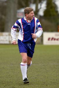 24-02-2003 SHOWBIZZ: FRITS BAREND NOG STEEDS ACTIEF ALS VOETBALLER. Frits voetbalt elke zaterdag nog zijn partijtje mee, als zijn het dan geen hele wedstrijden maar trapt toch nog steeds zijn balletje.
foto: Albert den Iseger