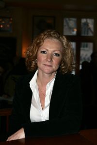 13-02-2006 SHOWBIZZ; DVD PRESENTATIE VAN SERIE SPIJKERHOEK  DE TV HIT VAN DE JAREN 80. De absolute tv hit van de jaren 80 en begin jaren 90 en de eigelijke moeder van alle Nederlandse soaps. Er is nu een dvd met 6 uur kijkplezier vanaf het Spijkerhoekpleintje te Amersfoort. Vele waren aanwezig bij de presentatie oa. Bill van Dijk, Michiel Kerbosch, Wilfred Klaver, Frank Schaafsma, Mary Lou van Steenis, Hymke de Vries, Jope Sertons en Cynthis Abma.
foto: Albert den Iseger.