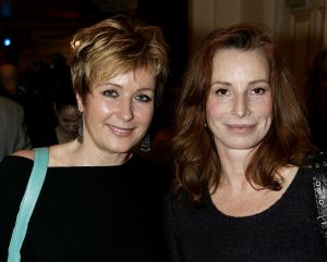 08-02-2006 SHOWBIZZ: PREMIERE ONE FLEW OVER THE CUCKOO\'S NEST TE AMSTERDAM. Vele bekenden waren gekomen voor de nieuwe productie van Joop van der Ende. Het nieuwe toneelstuk met o.a. Simone Kleinsma,Bram van der Vlugt en Victor Low. Het toneel stuk zal door geheel Nederland  in de diverse theaters te zien zijn.
foto: Albert den Iseger.