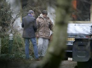 01-02-2006 SHOWBIZZ: ROB DE NIJS EVEN TERUG BIJ BELINDA IN BOSCH EN DUIN. Rob de Nijs kwam zoon Yoshi even ophalen voor een paar dagen logeren bij Rob thuis op de veluwe.
foto: Albert den Iseger.