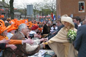 30-4-2003 KONINKLIJKHUIS: Koninginnendag in Meppel 2003.
foto: Albert den Iseger.