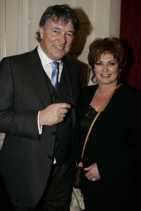 08-02-2006 SHOWBIZZ: PREMIERE ONE FLEW OVER THE CUCKOO\'S NEST TE AMSTERDAM. Vele bekenden waren gekomen voor de nieuwe productie van Joop van der Ende. Het nieuwe toneelstuk met o.a. Simone Kleinsma,Bram van der Vlugt en Victor Low. Het toneel stuk zal door geheel Nederland  in de diverse theaters te zien zijn.
foto: Albert den Iseger.