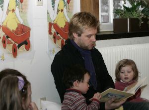 31-01-2006 SHOWBIZZ: HET NATIONALE VOORLEESONTBIJT MET TAL VAN BEKENDE NEDERLANDERS.
foto: Albert den Iseger.