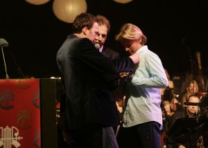 09-02-2006 SHOWBIZZ; GOUDEN EN ZILVEREN HARPEN EN EXPORTPRIJS UITGEREIKT. De Zilveren Harpen 2005 werden uitgereikt aan het hiphopduo Pete Philly en Perquisite de Limburgse Stevie Ann en de 16-jarige zanger Thomas Berge. De Gouden Harpen gingen naar Brigitte Kaandorp, Ferry Maat en Geus Meeuwis. De exportprijs ging naar Within Temptation.
foto: Albert den Iseger.