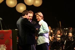 09-02-2006 SHOWBIZZ; GOUDEN EN ZILVEREN HARPEN EN EXPORTPRIJS UITGEREIKT. De Zilveren Harpen 2005 werden uitgereikt aan het hiphopduo Pete Philly en Perquisite de Limburgse Stevie Ann en de 16-jarige zanger Thomas Berge. De Gouden Harpen gingen naar Brigitte Kaandorp, Ferry Maat en Geus Meeuwis. De exportprijs ging naar Within Temptation.
foto: Albert den Iseger.