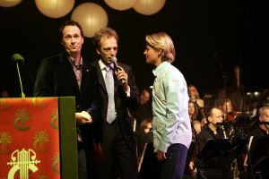 09-02-2006 SHOWBIZZ; GOUDEN EN ZILVEREN HARPEN EN EXPORTPRIJS UITGEREIKT. De Zilveren Harpen 2005 werden uitgereikt aan het hiphopduo Pete Philly en Perquisite de Limburgse Stevie Ann en de 16-jarige zanger Thomas Berge. De Gouden Harpen gingen naar Brigitte Kaandorp, Ferry Maat en Geus Meeuwis. De exportprijs ging naar Within Temptation.
foto: Albert den Iseger.