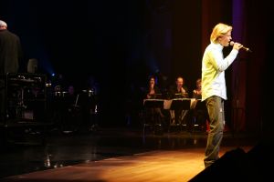 09-02-2006 SHOWBIZZ; GOUDEN EN ZILVEREN HARPEN EN EXPORTPRIJS UITGEREIKT. De Zilveren Harpen 2005 werden uitgereikt aan het hiphopduo Pete Philly en Perquisite de Limburgse Stevie Ann en de 16-jarige zanger Thomas Berge. De Gouden Harpen gingen naar Brigitte Kaandorp, Ferry Maat en Geus Meeuwis. De exportprijs ging naar Within Temptation.
foto: Albert den Iseger.