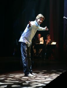 09-02-2006 SHOWBIZZ; GOUDEN EN ZILVEREN HARPEN EN EXPORTPRIJS UITGEREIKT. De Zilveren Harpen 2005 werden uitgereikt aan het hiphopduo Pete Philly en Perquisite de Limburgse Stevie Ann en de 16-jarige zanger Thomas Berge. De Gouden Harpen gingen naar Brigitte Kaandorp, Ferry Maat en Geus Meeuwis. De exportprijs ging naar Within Temptation.
foto: Albert den Iseger.