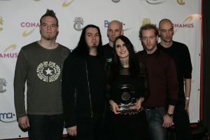 09-02-2006 SHOWBIZZ; GOUDEN EN ZILVEREN HARPEN EN EXPORTPRIJS UITGEREIKT. De Zilveren Harpen 2005 werden uitgereikt aan het hiphopduo Pete Philly en Perquisite de Limburgse Stevie Ann en de 16-jarige zanger Thomas Berge. De Gouden Harpen gingen naar Brigitte Kaandorp, Ferry Maat en Geus Meeuwis. De exportprijs ging naar Within Temptation.
foto: Albert den Iseger.