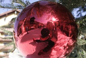24-02-2006 SHOWBIZZ; OOK IN ST.MORITZ ZIJN VELE VIPS OP WINTERSPORTVAKANTIE. Opmerkelijk veel Amerikaanse sterren en enkele Engelse vips zijn aktief op de prachtige witte bergen van St.Moritz.
foto:Albert den Iseger.