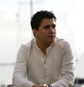 07-02-2007 SHOWBIZZ; JAN SMIT HEEFT ZICH VOOR 2 JAAR EXCLUSIEF VERBONDEN AAN DE TROS. Onderdelen van het contract zijn een nieuwe serie Gewoon Jan Smit, een reissoap, twee concertregistraties en de presentaties van de Tros muziekfeesten. Hij is wel vrij om voor andere zenders zijn nummers te promoten.
foto: Albert den Iseger