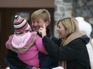2-02-2007 KONINKLIJK HUIS: DE KONINGIN IS MET FAMILIE OP VAKANTIE IN LECH. De Koningin is samen met Prins van Oranje Willem-Alexander, Prinses Maxima,Prins Constantijn en Prins Laurentien en hun kinderen Catharina-Amalia, Alexia, Eloise, Claus-Casimir en Leonore met wintersport vakantie in het Oostenrijkse Lech. Men logeert als vanouds in het bijhuis de POFTUTFCHE van De Post 
foto: Albert den Iseger.