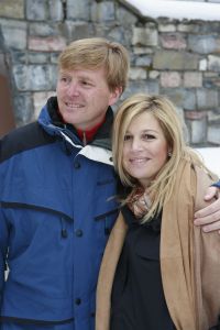 2-02-2007 KONINKLIJK HUIS: DE KONINGIN IS MET FAMILIE OP VAKANTIE IN LECH. De Koningin is samen met Prins van Oranje Willem-Alexander, Prinses Maxima,Prins Constantijn en Prins Laurentien en hun kinderen Catharina-Amalia, Alexia, Eloise, Claus-Casimir en Leonore met wintersport vakantie in het Oostenrijkse Lech. Men logeert als vanouds in het bijhuis de POFTUTFCHE van De Post 
foto: Albert den Iseger.