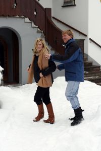 2-02-2007 KONINKLIJK HUIS: DE KONINGIN IS MET FAMILIE OP VAKANTIE IN LECH. De Koningin is samen met Prins van Oranje Willem-Alexander, Prinses Maxima,Prins Constantijn en Prins Laurentien en hun kinderen Catharina-Amalia, Alexia, Eloise, Claus-Casimir en Leonore met wintersport vakantie in het Oostenrijkse Lech. Men logeert als vanouds in het bijhuis de POFTUTFCHE van De Post 
foto: Albert den Iseger.