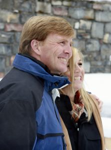 2-02-2007 KONINKLIJK HUIS: DE KONINGIN IS MET FAMILIE OP VAKANTIE IN LECH. De Koningin is samen met Prins van Oranje Willem-Alexander, Prinses Maxima,Prins Constantijn en Prins Laurentien en hun kinderen Catharina-Amalia, Alexia, Eloise, Claus-Casimir en Leonore met wintersport vakantie in het Oostenrijkse Lech. Men logeert als vanouds in het bijhuis de POFTUTFCHE van De Post 
foto: Albert den Iseger.