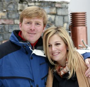 2-02-2007 KONINKLIJK HUIS: DE KONINGIN IS MET FAMILIE OP VAKANTIE IN LECH. De Koningin is samen met Prins van Oranje Willem-Alexander, Prinses Maxima,Prins Constantijn en Prins Laurentien en hun kinderen Catharina-Amalia, Alexia, Eloise, Claus-Casimir en Leonore met wintersport vakantie in het Oostenrijkse Lech. Men logeert als vanouds in het bijhuis de POFTUTFCHE van De Post 
foto: Albert den Iseger.