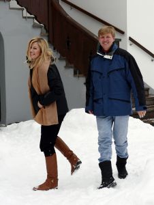 2-02-2007 KONINKLIJK HUIS: DE KONINGIN IS MET FAMILIE OP VAKANTIE IN LECH. De Koningin is samen met Prins van Oranje Willem-Alexander, Prinses Maxima,Prins Constantijn en Prins Laurentien en hun kinderen Catharina-Amalia, Alexia, Eloise, Claus-Casimir en Leonore met wintersport vakantie in het Oostenrijkse Lech. Men logeert als vanouds in het bijhuis de POFTUTFCHE van De Post 
foto: Albert den Iseger.