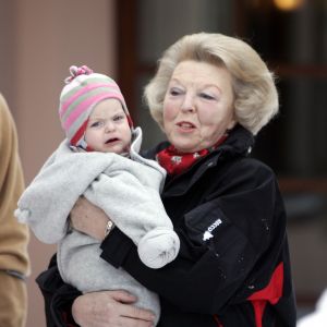 2-02-2007 KONINKLIJK HUIS: DE KONINGIN IS MET FAMILIE OP VAKANTIE IN LECH. De Koningin is samen met Prins van Oranje Willem-Alexander, Prinses Maxima,Prins Constantijn en Prins Laurentien en hun kinderen Catharina-Amalia, Alexia, Eloise, Claus-Casimir en Leonore met wintersport vakantie in het Oostenrijkse Lech. Men logeert als vanouds in het bijhuis de POFTUTFCHE van De Post 
foto: Albert den Iseger.