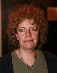 12-2-2007 SHOWBIZZ; DRENTS KNALFUIFJE VOOR KINDEREN IN SIR LANKA. Acteur Hans Langhout en Jacques d Ancona organiseerde in Party Town te Assen een knalfuif voor de kindertjes in Sir Lanka. Vele sterren waren belangenloos komen opdraven om de opbrengst te stimuleren. Tony Neef-Vera Mann-Frans Mulder-Jan Ottens-Hans Liberg-Marc-Marie Huybrechts-Mariska van Kolck-Brigitte Kaandorp en de Jantjes bezorgden de gasten een heerlijke lach. Tom Westermeijer vergrootte de opbrengst van 70.000 euro royaal tot een ton. De gasten klapten hun handen blauw om dit gulle gebaar.Ere gasten  Mies Bouman en Anne-Wil Blankers genoten met hun partners van een echt Drents avondje. Op de after party verzorgde Guus Meeuwis een spetterend optreden, daarna werden de Audi s de Rolls Royce en de Bentleys gestart voor een lange reis naar huis.
foto: Albert den Iseger.