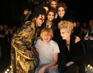 01-02-2007 SHOWBIZZ; ERNY VAN REIJMERSDAL PRESENTEERDE NIEUWE COLLECTIE BAROK MET SEKS. Dat was een van de uitspraken van Erny zelf, maar het was echt anders de Westerkerk en zijn 700 bezoekers genoten van de heerlijke oprechte mode van Erny. Prachtige sexy mode sierde de witte catwalk en de modellen, het was echt allemaal een maatje meer, geen broodmagere modellen meer bij Erny. Vele bekenden genoten van een prachtige modeshow en na afloop van een goed glas champagne. Fred Brouwer de financieele man achter Erny gaat in een nog sneller tempo heel Nederland voorzien van Erny van Reijmersdal winkels. 
foto: Albert den Iseger.