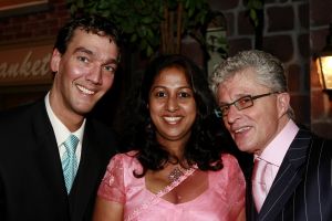 12-2-2007 SHOWBIZZ; DRENTS KNALFUIFJE VOOR KINDEREN IN SIR LANKA. Acteur Hans Langhout en Jacques d Ancona organiseerde in Party Town te Assen een knalfuif voor de kindertjes in Sir Lanka. Vele sterren waren belangenloos komen opdraven om de opbrengst te stimuleren. Tony Neef-Vera Mann-Frans Mulder-Jan Ottens-Hans Liberg-Marc-Marie Huybrechts-Mariska van Kolck-Brigitte Kaandorp en de Jantjes bezorgden de gasten een heerlijke lach. Tom Westermeijer vergrootte de opbrengst van 70.000 euro royaal tot een ton. De gasten klapten hun handen blauw om dit gulle gebaar.Ere gasten  Mies Bouman en Anne-Wil Blankers genoten met hun partners van een echt Drents avondje. Op de after party verzorgde Guus Meeuwis een spetterend optreden, daarna werden de Audi s de Rolls Royce en de Bentleys gestart voor een lange reis naar huis.
foto: Albert den Iseger.