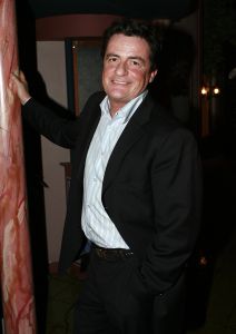 12-2-2007 SHOWBIZZ; DRENTS KNALFUIFJE VOOR KINDEREN IN SIR LANKA. Acteur Hans Langhout en Jacques d Ancona organiseerde in Party Town te Assen een knalfuif voor de kindertjes in Sir Lanka. Vele sterren waren belangenloos komen opdraven om de opbrengst te stimuleren. Tony Neef-Vera Mann-Frans Mulder-Jan Ottens-Hans Liberg-Marc-Marie Huybrechts-Mariska van Kolck-Brigitte Kaandorp en de Jantjes bezorgden de gasten een heerlijke lach. Tom Westermeijer vergrootte de opbrengst van 70.000 euro royaal tot een ton. De gasten klapten hun handen blauw om dit gulle gebaar.Ere gasten  Mies Bouman en Anne-Wil Blankers genoten met hun partners van een echt Drents avondje. Op de after party verzorgde Guus Meeuwis een spetterend optreden, daarna werden de Audi s de Rolls Royce en de Bentleys gestart voor een lange reis naar huis.
foto: Albert den Iseger.