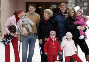 2-02-2007 KONINKLIJK HUIS: DE KONINGIN IS MET FAMILIE OP VAKANTIE IN LECH. De Koningin is samen met Prins van Oranje Willem-Alexander, Prinses Maxima,Prins Constantijn en Prins Laurentien en hun kinderen Catharina-Amalia, Alexia, Eloise, Claus-Casimir en Leonore met wintersport vakantie in het Oostenrijkse Lech. Men logeert als vanouds in het bijhuis de POFTUTFCHE van De Post 
foto: Albert den Iseger.