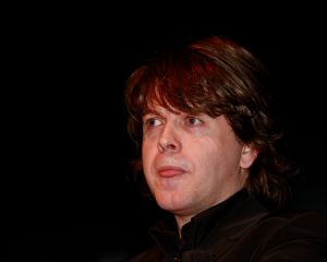 12-2-2007 SHOWBIZZ; DRENTS KNALFUIFJE VOOR KINDEREN IN SIR LANKA. Acteur Hans Langhout en Jacques d Ancona organiseerde in Party Town te Assen een knalfuif voor de kindertjes in Sir Lanka. Vele sterren waren belangenloos komen opdraven om de opbrengst te stimuleren. Tony Neef-Vera Mann-Frans Mulder-Jan Ottens-Hans Liberg-Marc-Marie Huybrechts-Mariska van Kolck-Brigitte Kaandorp en de Jantjes bezorgden de gasten een heerlijke lach. Tom Westermeijer vergrootte de opbrengst van 70.000 euro royaal tot een ton. De gasten klapten hun handen blauw om dit gulle gebaar.Ere gasten  Mies Bouman en Anne-Wil Blankers genoten met hun partners van een echt Drents avondje. Op de after party verzorgde Guus Meeuwis een spetterend optreden, daarna werden de Audi s de Rolls Royce en de Bentleys gestart voor een lange reis naar huis.
foto: Albert den Iseger.