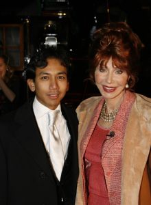 07-02-2007 SHOWBIZZ; PREMIERE VAN MAGISCHE FILM THE PRESTIGE IN ZEIST.Veel gasten waren niet op komen draven bij deze premiere wel de gehele familie Kazan- Sita-Marijke Helwegen en het gelukkige echtpaar Peter en Elisabeth Timoteef.
foto: Albert den Iseger