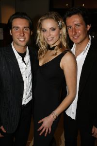 07-02-2007 SHOWBIZZ; PREMIERE VAN MAGISCHE FILM THE PRESTIGE IN ZEIST.Veel gasten waren niet op komen draven bij deze premiere wel de gehele familie Kazan- Sita-Marijke Helwegen en het gelukkige echtpaar Peter en Elisabeth Timoteef.
foto: Albert den Iseger