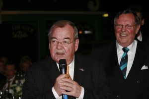 12-2-2007 SHOWBIZZ; DRENTS KNALFUIFJE VOOR KINDEREN IN SIR LANKA. Acteur Hans Langhout en Jacques d Ancona organiseerde in Party Town te Assen een knalfuif voor de kindertjes in Sir Lanka. Vele sterren waren belangenloos komen opdraven om de opbrengst te stimuleren. Tony Neef-Vera Mann-Frans Mulder-Jan Ottens-Hans Liberg-Marc-Marie Huybrechts-Mariska van Kolck-Brigitte Kaandorp en de Jantjes bezorgden de gasten een heerlijke lach. Tom Westermeijer vergrootte de opbrengst van 70.000 euro royaal tot een ton. De gasten klapten hun handen blauw om dit gulle gebaar.Ere gasten  Mies Bouman en Anne-Wil Blankers genoten met hun partners van een echt Drents avondje. Op de after party verzorgde Guus Meeuwis een spetterend optreden, daarna werden de Audi s de Rolls Royce en de Bentleys gestart voor een lange reis naar huis.
foto: Albert den Iseger.