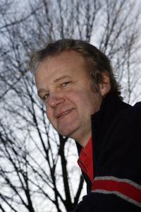 03-02-2007 SHOWBIZZ: ROB VAN HULST IS NOG STEEDS AKTIEF ALS ZAKENMAN EN NIET ALS ACTEUR. Rob bekend van zijn rol in Medische Centrum West is nog steeds actief als zakenman op de Wallen in Amsterdam. Iedereen in het wereldje kent Rob en Rob kent iedereen in het rode lichtjes district van Amsterdam oftewel de Wallen. Rob doet daar vele zaken die echter niets te maken hebben met zijn directe omgeving.
foto: Albert den Iseger.