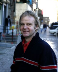 03-02-2007 SHOWBIZZ: ROB VAN HULST IS NOG STEEDS AKTIEF ALS ZAKENMAN EN NIET ALS ACTEUR. Rob bekend van zijn rol in Medische Centrum West is nog steeds actief als zakenman op de Wallen in Amsterdam. Iedereen in het wereldje kent Rob en Rob kent iedereen in het rode lichtjes district van Amsterdam oftewel de Wallen. Rob doet daar vele zaken die echter niets te maken hebben met zijn directe omgeving.
foto: Albert den Iseger.