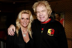 14-02-2007 SHOWBIZZ; FIGHTING WITH THE STARS NIEUW PROGRAMMA VAN SBS 6.Nadat diverse bekende Nederlanders hun populariteit aanzienlijk zagen stijgen door deelname aan evenementen als Dancing with the stars en Dancing on ice klimmen straks bekende Nederlanders in de Thai boksring. In deze eerste editie van Fighting with the stars zullen John de Wolf -Tjeu la Ling-DJ Paul Elstak en Big Brother Ruud de bokshandschoenen met elkaar kruisen. De westrijden tussen de bekende Nederlanders zijn afgesloten over maximaal 3 ronden van 1.5 minuut. Zij nemen hun uitdaging zeer serieus en trainen al 3 maanden om hun wedstrijd straks daadwerkelijk te winnen. Het zal worden uitgezonden door SBS 6.
foto: Albert den Iseger.
