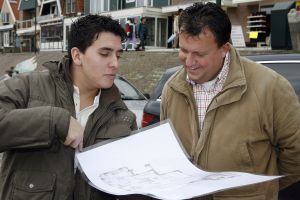 07-02-2007 SHOWBIZZ; JAN SMIT HEEFT ZICH VOOR 2 JAAR EXCLUSIEF VERBONDEN AAN DE TROS. Onderdelen van het contract zijn een nieuwe serie Gewoon Jan Smit, een reissoap, twee concertregistraties en de presentaties van de Tros muziekfeesten. Hij is wel vrij om voor andere zenders zijn nummers te promoten.
foto: Albert den Iseger