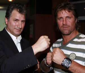 14-02-2007 SHOWBIZZ; FIGHTING WITH THE STARS NIEUW PROGRAMMA VAN SBS 6.Nadat diverse bekende Nederlanders hun populariteit aanzienlijk zagen stijgen door deelname aan evenementen als Dancing with the stars en Dancing on ice klimmen straks bekende Nederlanders in de Thai boksring. In deze eerste editie van Fighting with the stars zullen John de Wolf -Tjeu la Ling-DJ Paul Elstak en Big Brother Ruud de bokshandschoenen met elkaar kruisen. De westrijden tussen de bekende Nederlanders zijn afgesloten over maximaal 3 ronden van 1.5 minuut. Zij nemen hun uitdaging zeer serieus en trainen al 3 maanden om hun wedstrijd straks daadwerkelijk te winnen. Het zal worden uitgezonden door SBS 6.
foto: Albert den Iseger.
