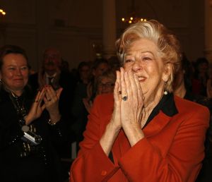 26-01-2007 SHOWBIZZ: ELLEN VOGEL KRIJGT EERSTE BOEK UITGEREIKT OVER HAAR LEVEN; Dit boek is een eerbetoon aan een van de grootste Nederlandse actrices van na de Tweede Wereldoorlog Ellen Vogel.
foto: Albert den Iseger