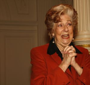 26-01-2007 SHOWBIZZ: ELLEN VOGEL KRIJGT EERSTE BOEK UITGEREIKT OVER HAAR LEVEN; Dit boek is een eerbetoon aan een van de grootste Nederlandse actrices van na de Tweede Wereldoorlog Ellen Vogel.
foto: Albert den Iseger