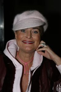 01-02-2007 SHOWBIZZ; ERNY VAN REIJMERSDAL PRESENTEERDE NIEUWE COLLECTIE BAROK MET SEKS. Dat was een van de uitspraken van Erny zelf, maar het was echt anders de Westerkerk en zijn 700 bezoekers genoten van de heerlijke oprechte mode van Erny. Prachtige sexy mode sierde de witte catwalk en de modellen, het was echt allemaal een maatje meer, geen broodmagere modellen meer bij Erny. Vele bekenden genoten van een prachtige modeshow en na afloop van een goed glas champagne. Fred Brouwer de financieele man achter Erny gaat in een nog sneller tempo heel Nederland voorzien van Erny van Reijmersdal winkels. 
foto: Albert den Iseger.