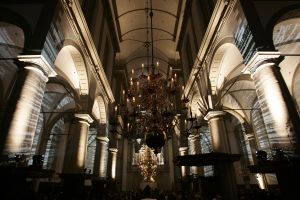 01-02-2007 SHOWBIZZ; ERNY VAN REIJMERSDAL PRESENTEERDE NIEUWE COLLECTIE BAROK MET SEKS. Dat was een van de uitspraken van Erny zelf, maar het was echt anders de Westerkerk en zijn 700 bezoekers genoten van de heerlijke oprechte mode van Erny. Prachtige sexy mode sierde de witte catwalk en de modellen, het was echt allemaal een maatje meer, geen broodmagere modellen meer bij Erny. Vele bekenden genoten van een prachtige modeshow en na afloop van een goed glas champagne. Fred Brouwer de financieele man achter Erny gaat in een nog sneller tempo heel Nederland voorzien van Erny van Reijmersdal winkels. 
foto: Albert den Iseger.