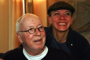 21-02-2007 SHOWBIZZ; WIK JONGSMA EN PARTNER NORA GENIETEN ELKA DAG VAN HET LEVEN. Wik Jongsma beter bekend als Meneer Harmsen de lieveling van Goede Tijden Slechte Tijden moest door een levensbedreigende ziekte stoppen met deze rol en daarna werd het erg stil rondom deze acteur.Hij belande in het ziekenhuis en maakte een zware periode door. Edwin Bredius van weekblad Prive zocht hem op in zijn Haagse appartement en hoorde waarom vele kijkers niet meer naar de serie kijken en vernam dat het stukken beter gaat met de Wik of te wel Meneer Harmsen.
foto; Albert den Iseger.