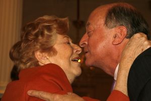 26-01-2007 SHOWBIZZ: ELLEN VOGEL KRIJGT EERSTE BOEK UITGEREIKT OVER HAAR LEVEN; Dit boek is een eerbetoon aan een van de grootste Nederlandse actrices van na de Tweede Wereldoorlog Ellen Vogel.
foto: Albert den Iseger