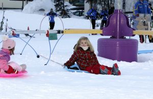 13-02-2008 KONINKLIJK HUIS;  KONINKLIJKE FAMILIE OP WINTERSPORTVAKANTIE IN LECH.
Koningin Beatrix - Prins Willem Alexander - Prinses Maxima met hun kinderen Amalia-Alexia en Ariane en Prins Constantijn met Prinses Laurentien met hun kinderen Eloise-Claus Casimir en Leonore zijn op wintersport vakantie in het prachtige Lech. Alexander en Maxima met hun kinderen verbleven in een gehuurde villa en Koningin Beatrix met Constantijn en Laurentien en de kinderen in hotel Post waar zij al vele jaren de naast gelegen villa huren.
foto: Albert den Iseger.